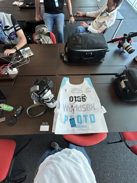 Foto-Akkreditierung und Kameraausrüstung im Medienzentrum der Rennstrecke