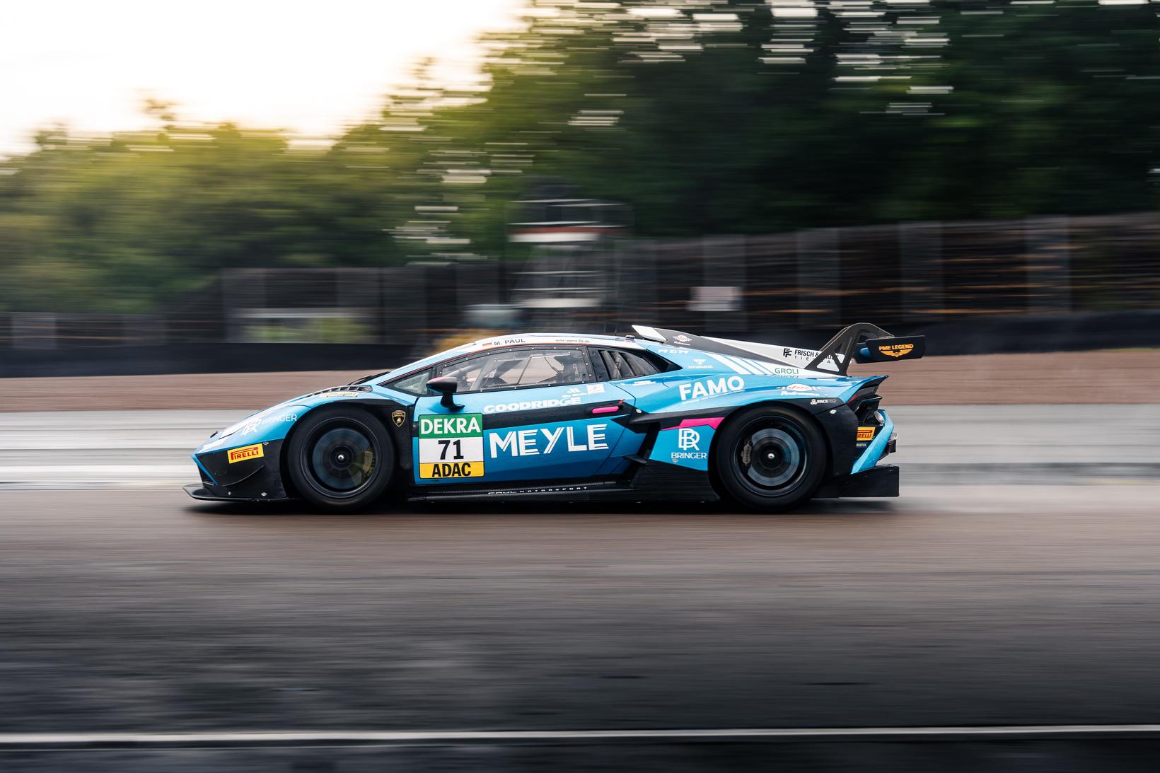 Lamborghini Huracán GT3 bei voller Fahrt auf der Rennstrecke – Motorsport-Fotografie von Luan Schmauder, gecaptured